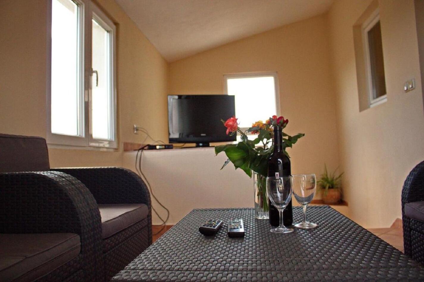 Apartment Dita Nin Exteriör bild