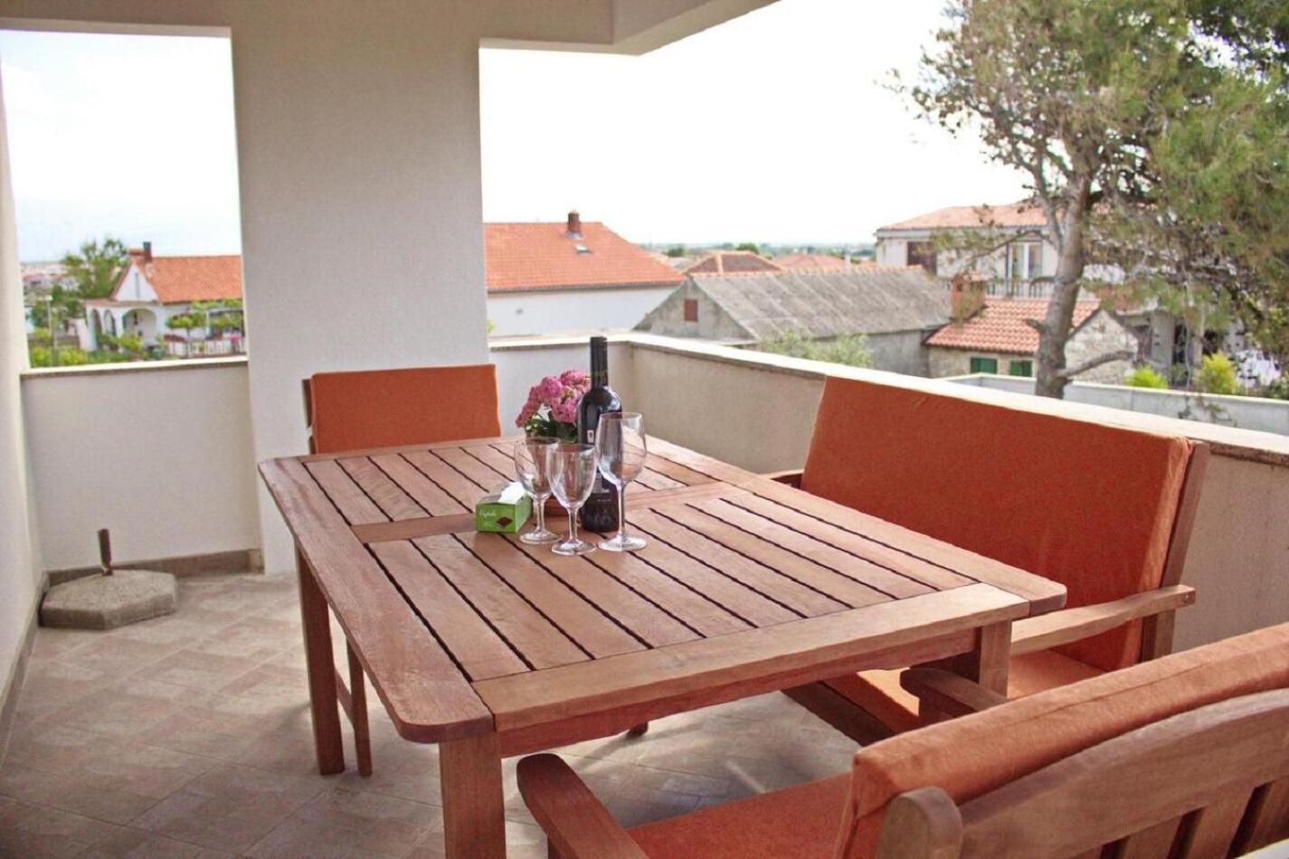 Apartment Dita Nin Exteriör bild
