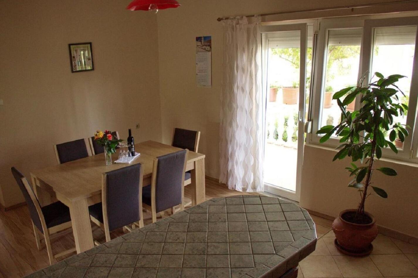 Apartment Dita Nin Exteriör bild