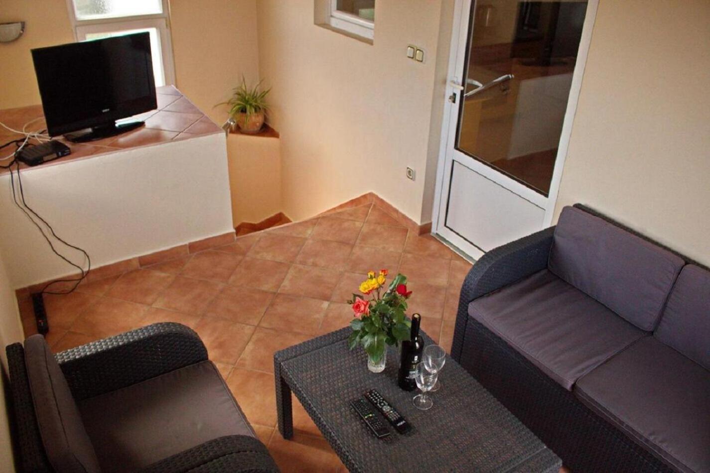 Apartment Dita Nin Exteriör bild