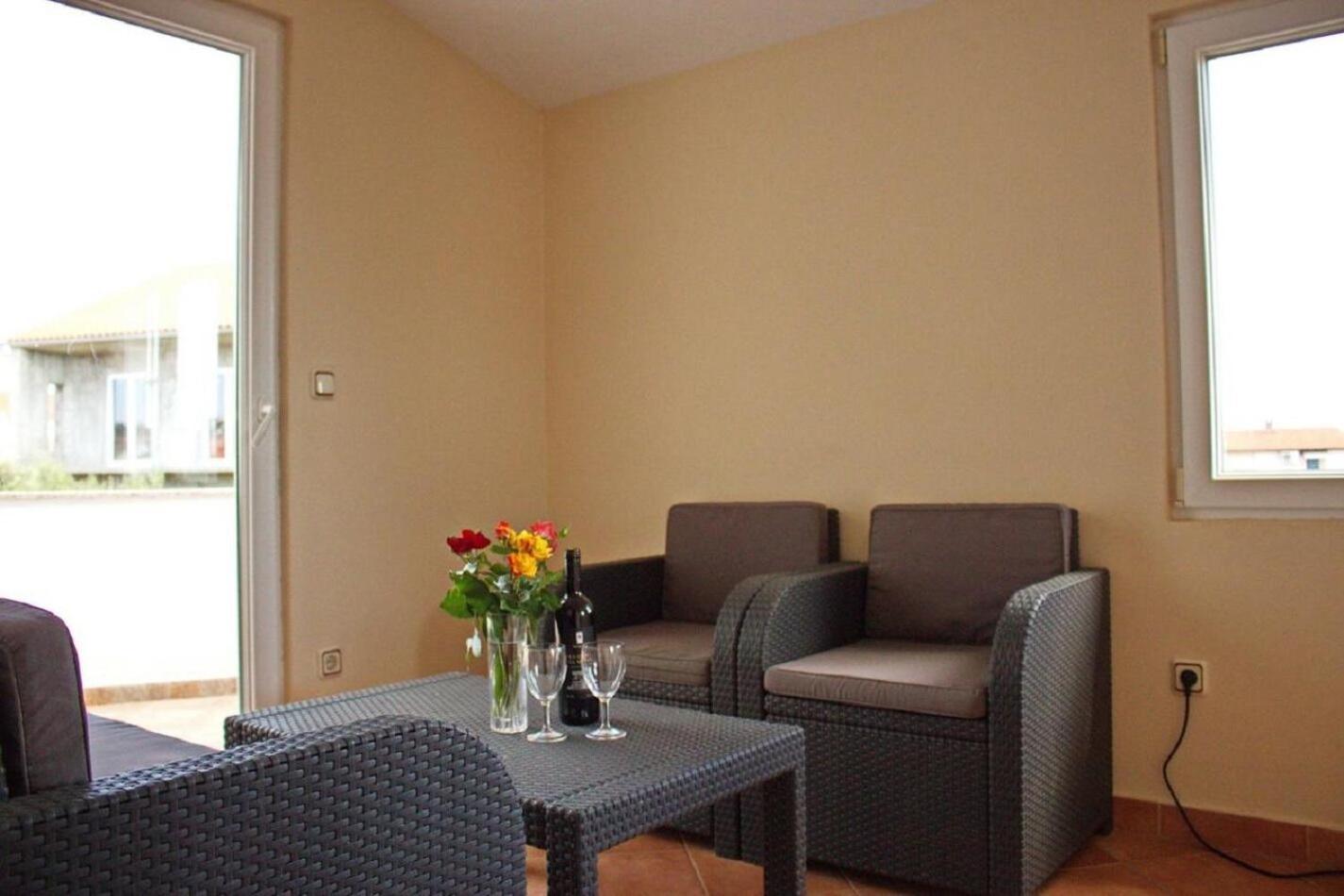 Apartment Dita Nin Exteriör bild
